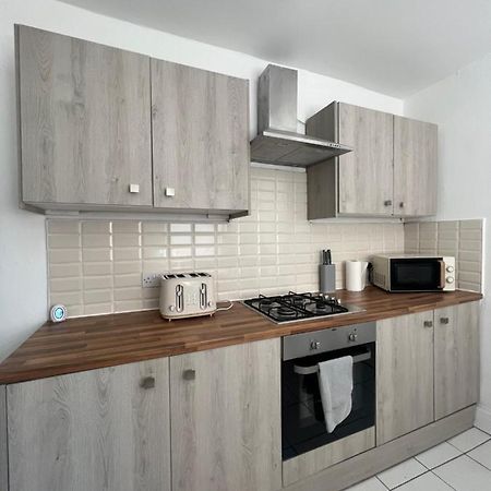 Large 3 Bed - 10 Mins To Centre Villa Liverpool Exterior photo