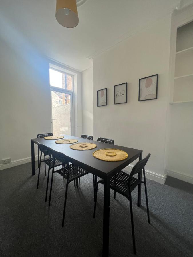 Large 3 Bed - 10 Mins To Centre Villa Liverpool Exterior photo